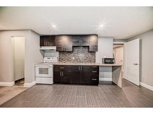 16 Rundlewood Bay Ne, Calgary, AB - Indoor Photo Showing Kitchen