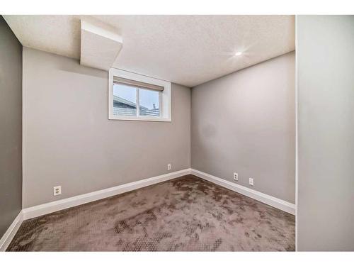 16 Rundlewood Bay Ne, Calgary, AB - Indoor Photo Showing Other Room