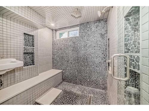 16 Rundlewood Bay Ne, Calgary, AB - Indoor Photo Showing Bathroom