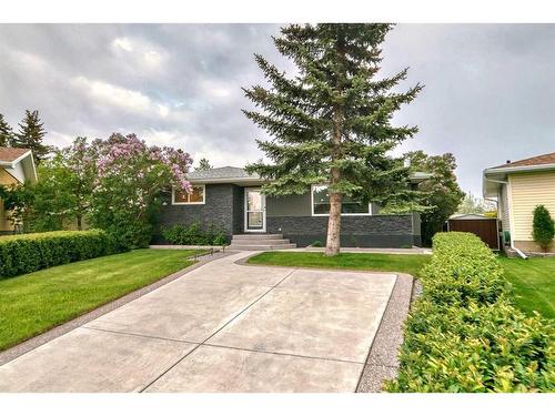 16 Rundlewood Bay Ne, Calgary, AB - Outdoor