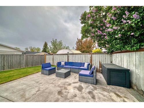 16 Rundlewood Bay Ne, Calgary, AB - Outdoor