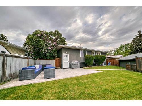 16 Rundlewood Bay Ne, Calgary, AB - Outdoor