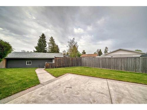 16 Rundlewood Bay Ne, Calgary, AB - Outdoor