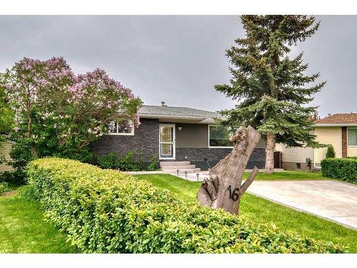 16 Rundlewood Bay Ne, Calgary, AB - Outdoor