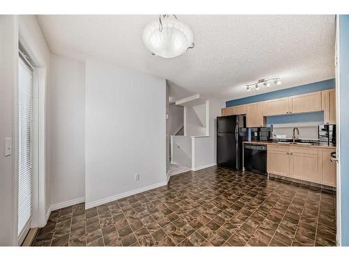 351 Copperfield Boulevard Se, Calgary, AB - Indoor Photo Showing Kitchen