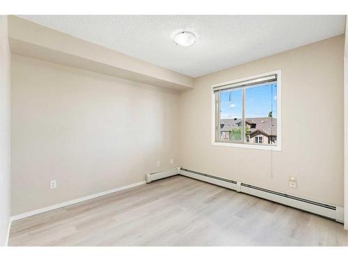 4306-60 Panatella Street Nw, Calgary, AB - Indoor Photo Showing Other Room