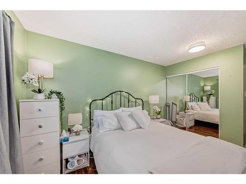 101-638 Meredith Road Ne, Calgary, AB - Indoor Photo Showing Bedroom