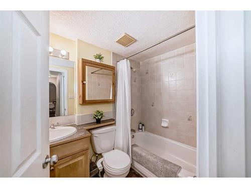 101-638 Meredith Road Ne, Calgary, AB - Indoor Photo Showing Bathroom