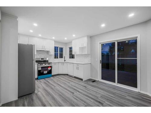 1128 Country Hills Circle Nw, Calgary, AB - Indoor Photo Showing Kitchen