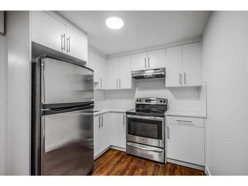 1128 Country Hills Circle Nw, Calgary, AB - Indoor Photo Showing Kitchen