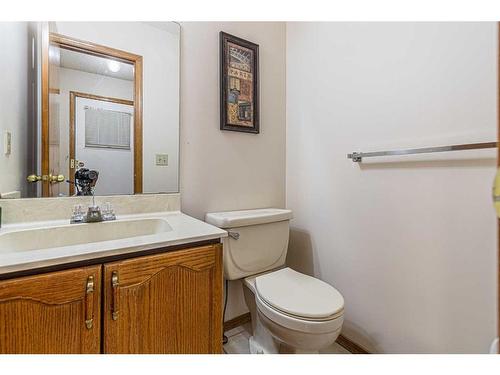 113 Cedarwood Park Sw, Calgary, AB - Indoor Photo Showing Bathroom