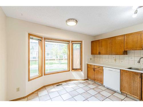 113 Cedarwood Park Sw, Calgary, AB - Indoor Photo Showing Kitchen