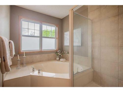 401 Chaparral Drive Se, Calgary, AB - Indoor Photo Showing Bathroom