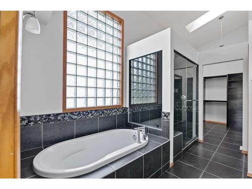 79 Mt Assiniboine Circle Se, Calgary, AB - Indoor Photo Showing Bathroom