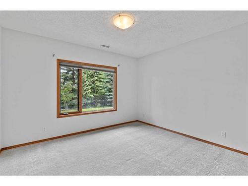 79 Mt Assiniboine Circle Se, Calgary, AB - Indoor Photo Showing Other Room