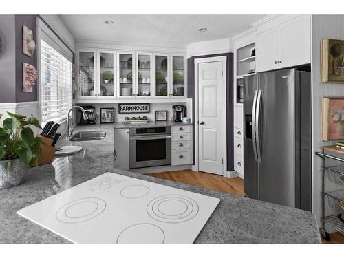 38 Hawkdale Place Nw, Calgary, AB - Indoor Photo Showing Kitchen