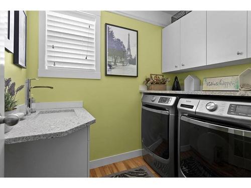 38 Hawkdale Place Nw, Calgary, AB - Indoor Photo Showing Laundry Room