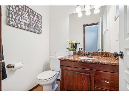 3915 1 Street Nw, Calgary, AB - Indoor Photo Showing Bathroom