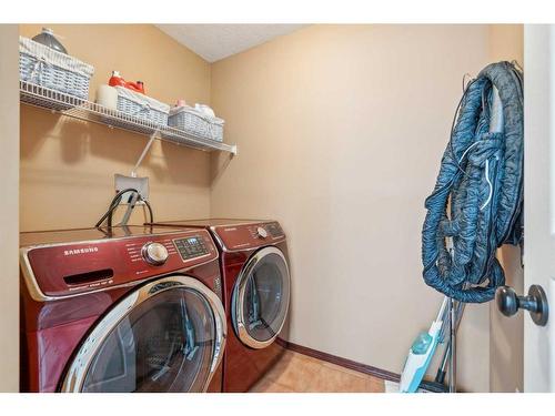 3915 1 Street Nw, Calgary, AB - Indoor Photo Showing Laundry Room