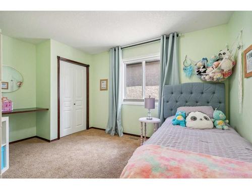 3915 1 Street Nw, Calgary, AB - Indoor Photo Showing Bedroom