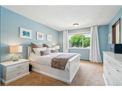 3915 1 Street Nw, Calgary, AB - Indoor Photo Showing Bedroom