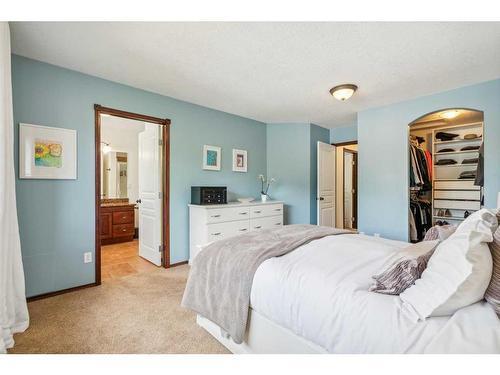 3915 1 Street Nw, Calgary, AB - Indoor Photo Showing Bedroom