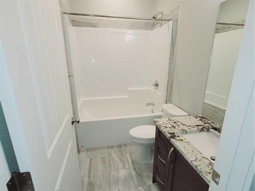 26 Stone Garden Crescent, Carstairs, AB - Indoor Photo Showing Bathroom