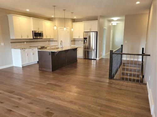 26 Stone Garden Crescent, Carstairs, AB - Indoor Photo Showing Kitchen With Upgraded Kitchen