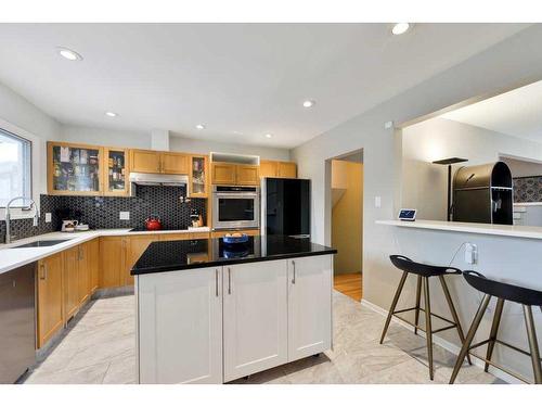 3708 35 Avenue Sw, Calgary, AB - Indoor Photo Showing Kitchen