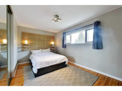 3708 35 Avenue Sw, Calgary, AB - Indoor Photo Showing Bedroom