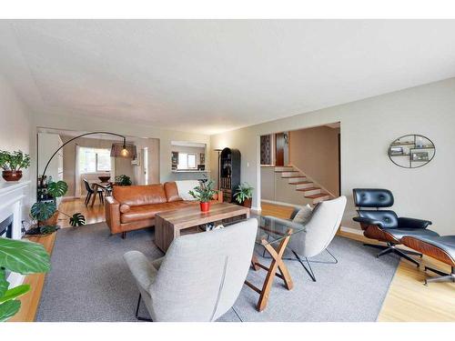 3708 35 Avenue Sw, Calgary, AB - Indoor Photo Showing Living Room