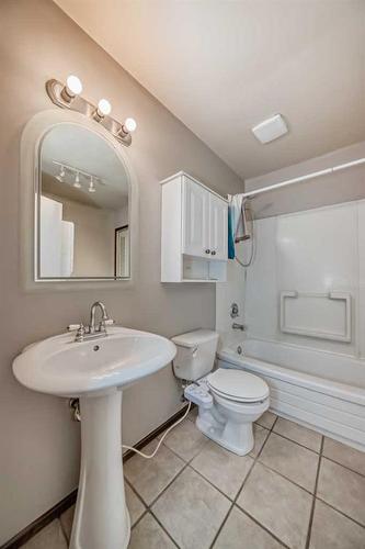3423 Doverthorn Road Se, Calgary, AB - Indoor Photo Showing Bathroom