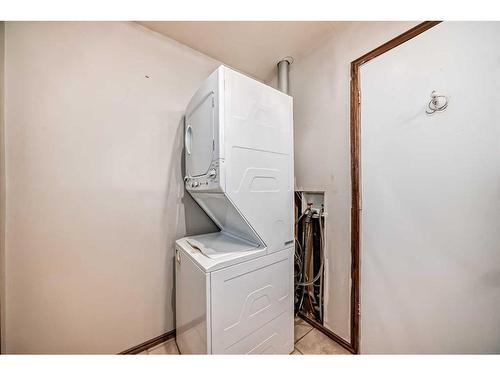 3423 Doverthorn Road Se, Calgary, AB - Indoor Photo Showing Laundry Room