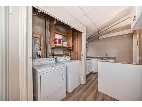3423 Doverthorn Road Se, Calgary, AB - Indoor Photo Showing Laundry Room