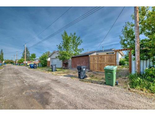 3423 Doverthorn Road Se, Calgary, AB - Outdoor