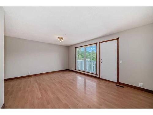 3423 Doverthorn Road Se, Calgary, AB - Indoor Photo Showing Other Room