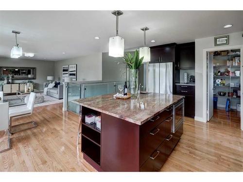 4535 26 Avenue Sw, Calgary, AB - Indoor Photo Showing Kitchen With Upgraded Kitchen