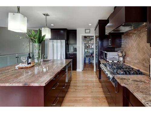 4535 26 Avenue Sw, Calgary, AB - Indoor Photo Showing Kitchen