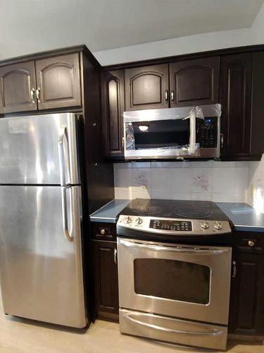 135 7 Avenue Ne, Calgary, AB - Indoor Photo Showing Kitchen