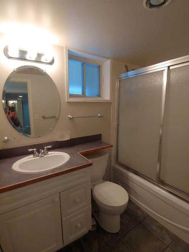 135 7 Avenue Ne, Calgary, AB - Indoor Photo Showing Bathroom