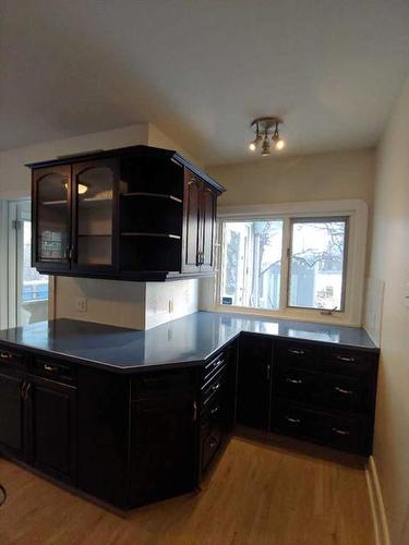 135 7 Avenue Ne, Calgary, AB - Indoor Photo Showing Kitchen