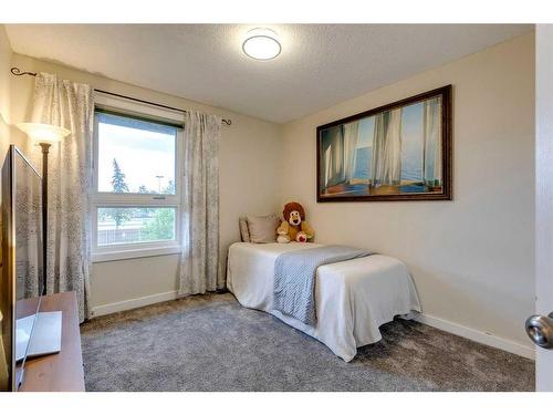 11-10910 Bonaventure Drive Se, Calgary, AB - Indoor Photo Showing Bedroom