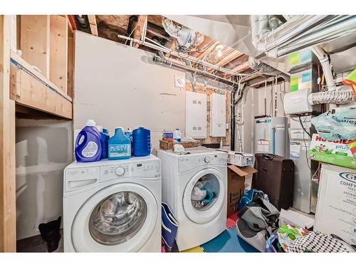 11 Copperstone Common Se, Calgary, AB - Indoor Photo Showing Laundry Room