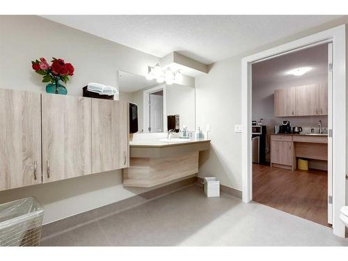 415-2635 Eversyde Avenue Sw, Calgary, AB - Indoor Photo Showing Bathroom