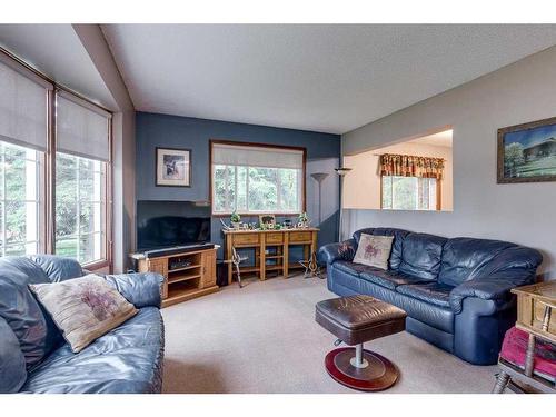 34546 Range Road 12, Rural Red Deer County, AB - Indoor Photo Showing Living Room