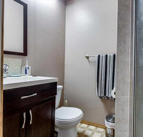 34546 Range Road 12, Rural Red Deer County, AB - Indoor Photo Showing Bathroom