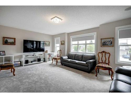 105 Everridge Drive Sw, Calgary, AB - Indoor Photo Showing Living Room