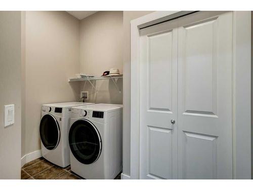 105 Everridge Drive Sw, Calgary, AB - Indoor Photo Showing Laundry Room