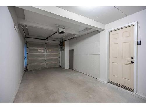 211 Point Mckay Terrace Nw, Calgary, AB - Indoor Photo Showing Garage