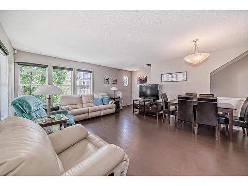 16 Auburn Bay Common Se, Calgary, AB - Indoor Photo Showing Living Room